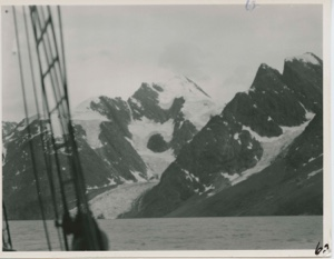 Image: Mountains and glacier